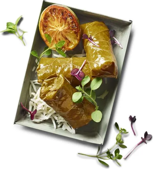 със зелев или лозов лист (витрина)