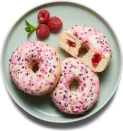 Донът чийзкейк с малина