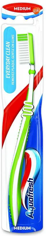 Четкa за зъби AQUAFRESH Clean Med 1бр